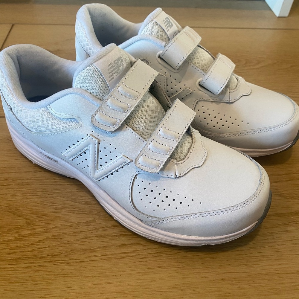 New Balance Womens 411 WW411HW2 White
Running Shoes Hook And Loop Size - Picture 3 of 6